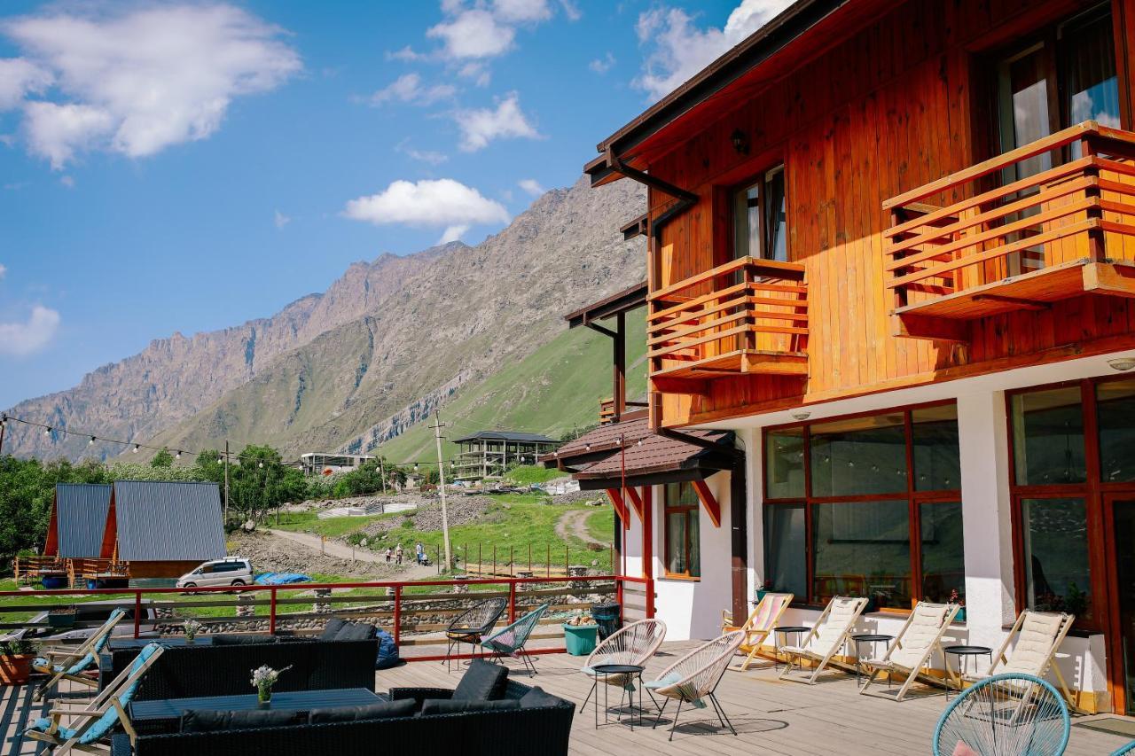 Alpenhaus Kazbegi Hotel & Restaurant Exterior photo