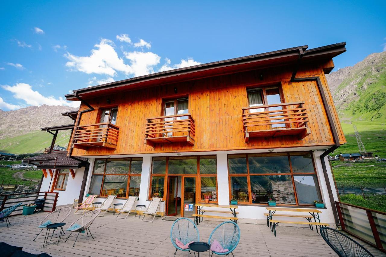 Alpenhaus Kazbegi Hotel & Restaurant Exterior photo