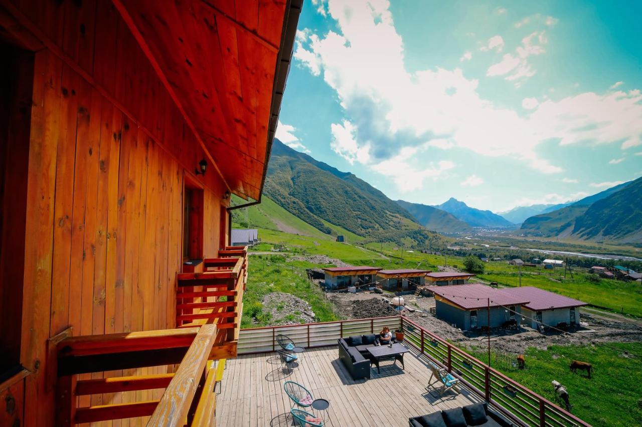 Alpenhaus Kazbegi Hotel & Restaurant Exterior photo